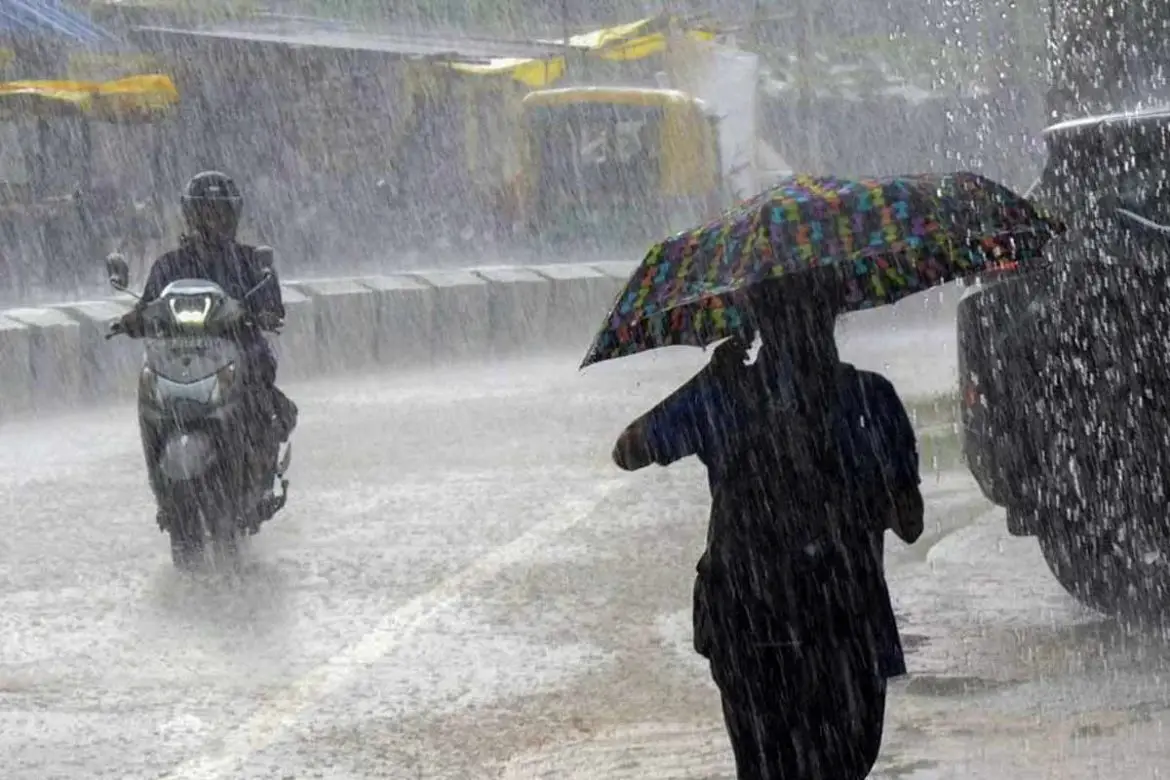 বুধবার থেকে অতিভারী বৃষ্টি হতে পারে